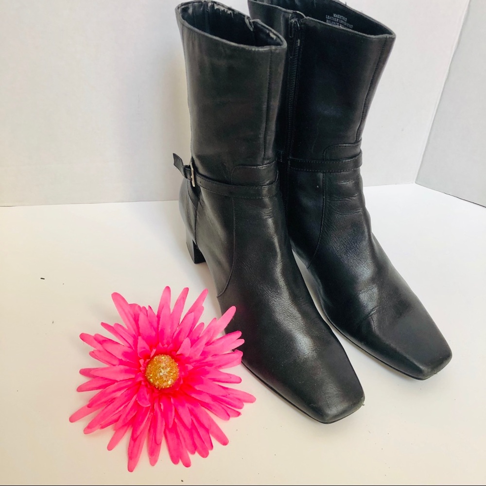 Jones New York booties with side zipper. 🌸